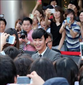 คิมซูฮยอน (Kim Soo Hyun) แสดงความคิดเห็นเกี่ยวกับภาพยนตร์เรื่องใหม่ The Thieves