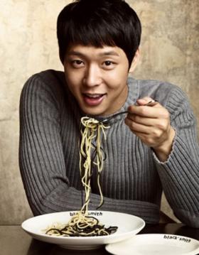 ยูชอน (Yoochun) จัดงานแจกลายเซ็นต์ให้กับแฟนๆ สำหรับ Blacksmith