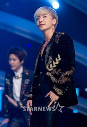 ลีทึก (Lee Teuk) แต่งเพลงเอง?
