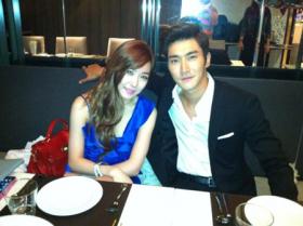 ซีวอน (Si Won) และ Tiffany ถ่ายภาพด้วยกัน