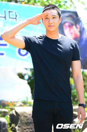 จิฮยอนอู (Ji Hyun Woo) ได้เข้ากรมทหารอย่างเป็นทางการ