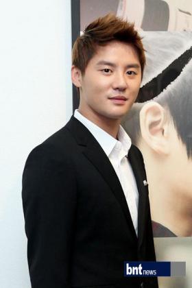 จุนซู (Junsu) เป็นซีลิบิตี้ที่มีการแสดงที่น่าสนใจ