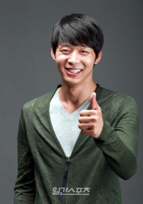 ยูชอน (Yoochun) ขอมอบรางวัลในงาน 2012 Seoul Drama Awards ให้พ่อของเขา!