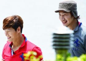 อีกวางซู (Lee Kwang Soo) แสดงความยินดีกับคิมจงกุ๊ก (Kim Jong Kook) ที่เข้าวงการครบ 17 ปี!