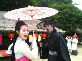 ฮันจองซู (Han Jung Soo) ทักทายแฟนๆ จากกองถ่าย Arang and the Magistrate