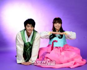 ซออินกุ๊ก (Seo In Guk) และอึนจิ (Eun Ji) อวยพรแฟนๆ สำหรับเทศกาลชูซอค