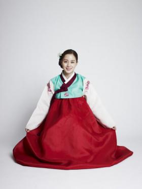 คิมแตฮี (Kim Tae Hee) ได้รับคำชมสำหรับการสวมชุดฮันบก