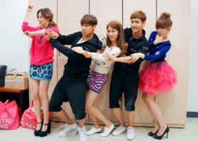 วง EXO-K และ TaeTiSeo ให้กำลังใจสนับสนุนวงดงบังชินกิ (TVXQ)