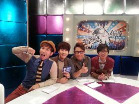 คยูฮยอน (Kyu Hyun) เป็นพิธีกรรายการ Radio Star ครบ 1 ปี!