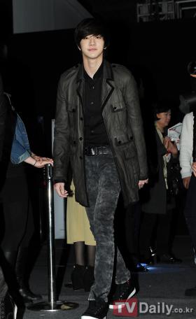 Thunder และมีร์ (Mir) ร่วมงานแฟชั่นโชว์ Seoul Fashion Week!