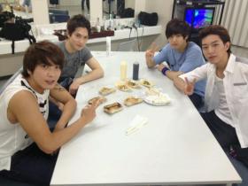 วง C.N. Blue ทักทายแฟนๆ ด้วยภาพจากห้องแต่งตัว