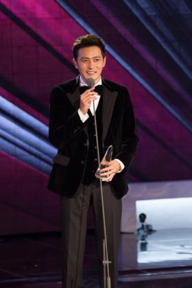 จางดงกอน (Jang Dong Gun) รับรางวัล Style Icon of the Year!