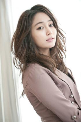 อีมินจอง (Lee Min Jung) ต่อสัญญากับเอเจนซี่เดิม!