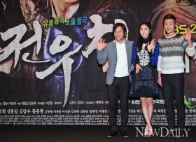 UEE และชาแทฮยอน (Cha Tae Hyun) ร่วมงานแถลงข่าว Jeon Woo Chi