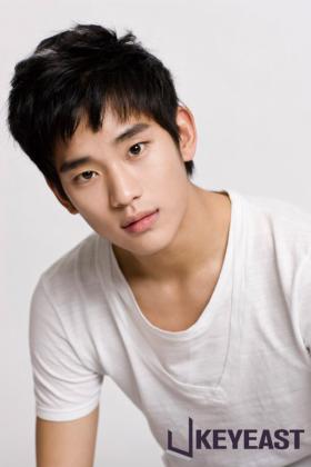 คิมซูฮยอน (Kim Soo Hyun) ผ่านการตรวจสุขภาพสำหรับการเข้าเป็นทหาร!