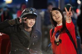 อีจงซอค (Lee Jong Suk) และปาร์คเซยอง (Park Se Young) ถ่ายภาพกองถ่ายละคร School 2013