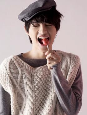 ซงจุงกิ (Song Joong Ki) เต้นเพลง Hot Issue ของวง 4minute 