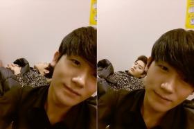 ฮยองซิค (Hyung Sik) ทักทายแฟนๆ ด้วยภาพขี้เล่น