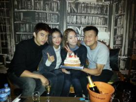 แทคยอน (Taecyeon), เยอึน (Ye Eun) และยูบิน (Yu Bin) ฉลองวันเกิดกับปาร์คจินยอง (Park Jin Young)