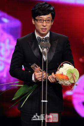ยูแจซอค (Yoo Jae Suk) สร้างสถิติใหม่สำหรับการคว้ารางวัล Daesang ในวงการบันเทิงเกาหลีใต้