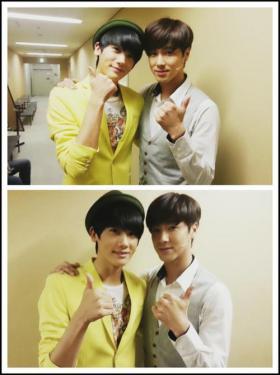 ฮยองซิค (Hyung Sik) ถ่ายภาพกับยูนโฮ (Yunho) 