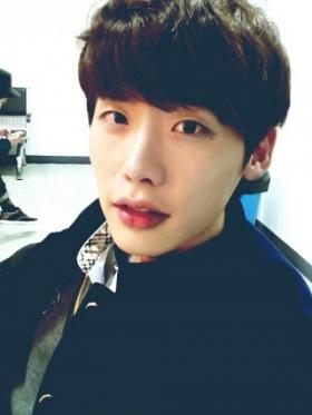 อีจงซอค (Lee Jong Suk) บอกลาละครเรื่อง School 2013