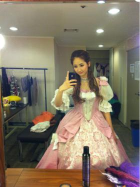 เยอึน (Ye Eun) ทักทายแฟนด้วยภาพชุดจากละครเพลง The Three Musketeers