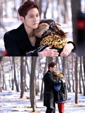 ภาพคิมบอม (Kim Bum) ปลอบใจอึนจิ (Eun Ji) ในเรื่อง Wind Blows in Winter 