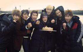 สมาชิกวง Shinhwa ฉลองครบรอบ 15 ปี!