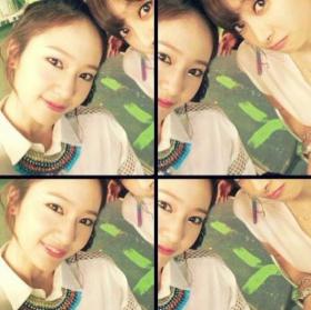 Krystal ถ่ายภาพกับ Victoria