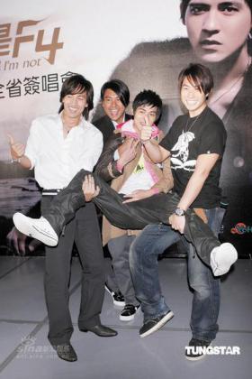 20071106News10_Front.JPG