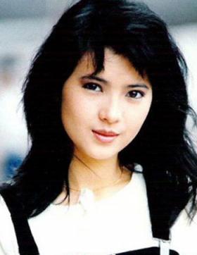 หมดสภาพนางเอก “หลันเจี๋ยอิง” (Yammie Ngan) เดินกลางเมืองฮ่องกง