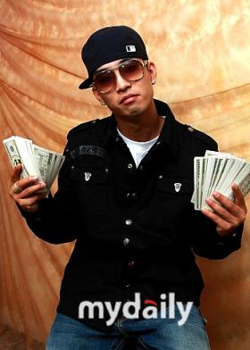 แร็พเกาหลี Crown J โดนคดีมีกัญชาในครอบครอง