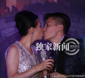 &quot;เหลียงเฉาเหว่ย&quot; (Tony Leung) จูบอวยพรวันเกิด 45 ปี &quot;หลิวเจียหลิง&quot; (Carina Lau)
