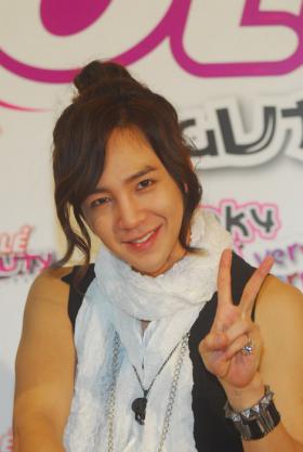 แฟนคลับแห่กรี๊ด &quot;จางกึนซอก&quot; (Jang Geun Suk) เปิดตัวโฆษณาลูกอม	