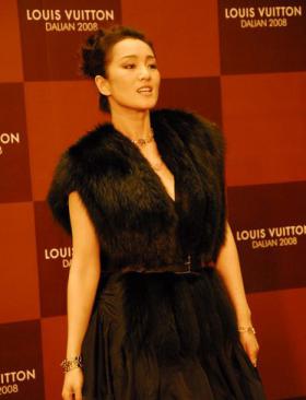 &quot;กระต่ายเซ็กซี่&quot; รณรงค์รักสัตว์, โจมตี ก่ง ลี่ (Gong Li) &quot;เลือดสาด&quot;	