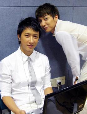 &quot;อีทึก&quot; (Lee Teuk) ทวีตโต้กลับสัมภาษณ์ของ &quot;หานเกิง&quot; (Han Geng) สุดท้ายเป็นเรื่องเข้าใจผิด