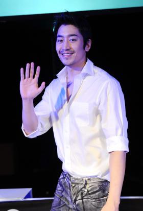 นีโอ ครีเอชั่น พรีเซ้นต์ “2011 เอริค (Eric) แฟนมิตติ้ง เฮลโล่ อะเกน อิน แบ๊งค็อก