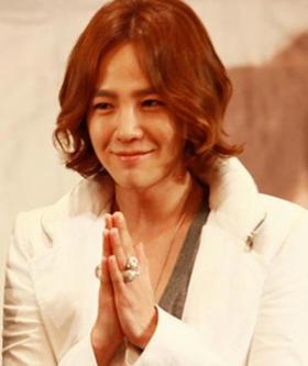&quot;จางกึนซอก&quot; (Jang Geun Suk) ยิ้มหวานทักทายแฟนๆชาวไทยแบบอุ่นเครื่อง ก่อนจัดเต็มคืนนี้