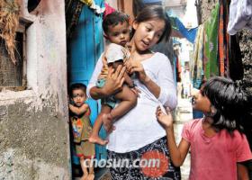 “อีฮโยริ” (Lee Hyori) ค้นหาความหมายของชีวิตที่สลัมในมุมไบ	