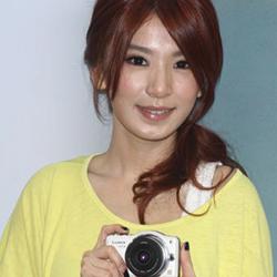 ฮีบี้ เถียน (Hebe Tien) แห่งวง S.H.E. พูดเป็นนัยว่าเซลิน่า (Selina Jen) จะแต่งงา