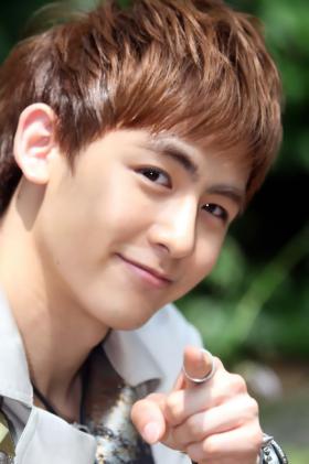 “นิชคุณ” (NichKhun) ลงขันเพื่อนวง 2PM บริจาค 4 ล้าน ช่วยพี่น้องไทยน้ำท่วม