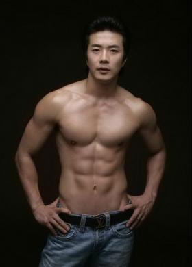 จากเมืองจีน &quot;ควอนซังวู&quot; (Kwon Sang Woo) เตรียมบุกสหรัฐฯ