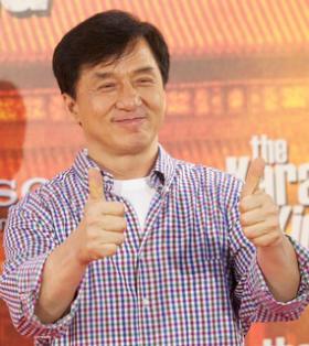 “เฉินหลง” (Jackie Chan) ประกาศเลิกเล่นหนังบู๊ที่เมืองคานส์ ก่อนออกมายืนยันยังไม่เลิก แต่เพราะภาษาบกพร่อง