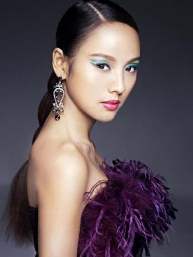“อีฮโยริ” (Lee Hyo Ri) สาวเอเชียรายแรกเป็นนางแบบชวารอฟสกี