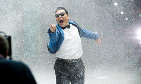 กังนัม สไตล์ (Gangnum Style) สุดฮิต เนลลี เฟอร์ทาโด (Nelly Furtado) คัฟเวอร์ตอนขึ้นแสดงในฟิลิปปินส์
