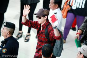 นิชคุณ (NichKhun) ถึงไทย พาเพื่อน 2PM ถ่ายโฆษณาดิกชันนารี