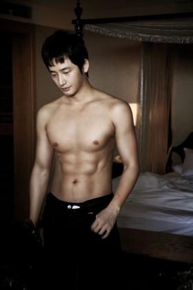 พระเอกดัง ปาร์คซีฮู (Park Shi Hoo) โดนเด็กฝึกฟ้องทำอนาจาร