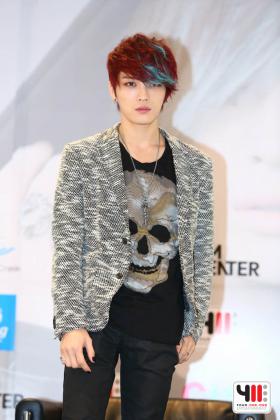 คิมแจจุง (Kim Jae Joong) เผยชื่นชอบแนวร็อคเป็นการส่วนตัว จึงอยากเปลี่ยนสไตล์ และเลือกเพลง All Allone ให้แฟนไทยฟังก่อนนอน