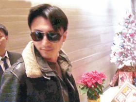 เซียะถิงฟง (Nicholas Tse) ไม่ยอมรับ - ไม่ปฏิเสธข่าวปลูกต้นรักนางแบบสาว